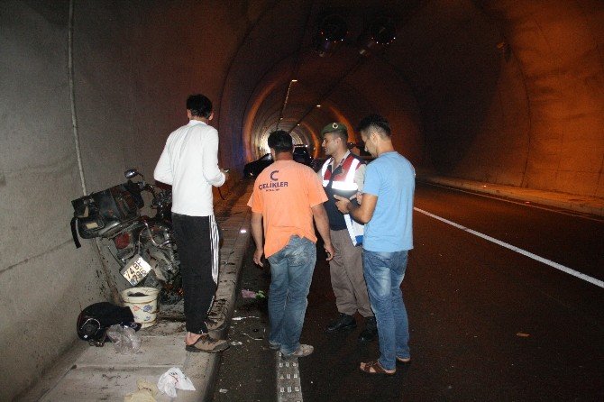 Tünelde Otomobil İle Motosiklet Çarpıştı: 1 Yaralı