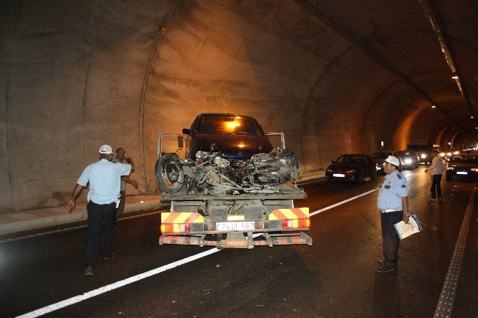 Tünelde Otomobil İle Motosiklet Çarpıştı: 1 Yaralı