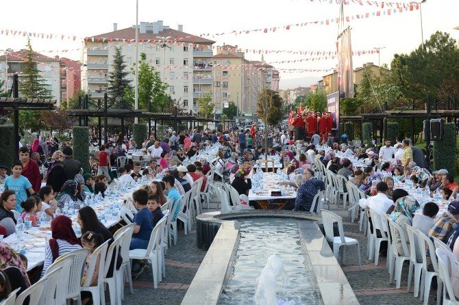 Gülabibey’de 6 Bin Kişiyle İftar Coşkusu