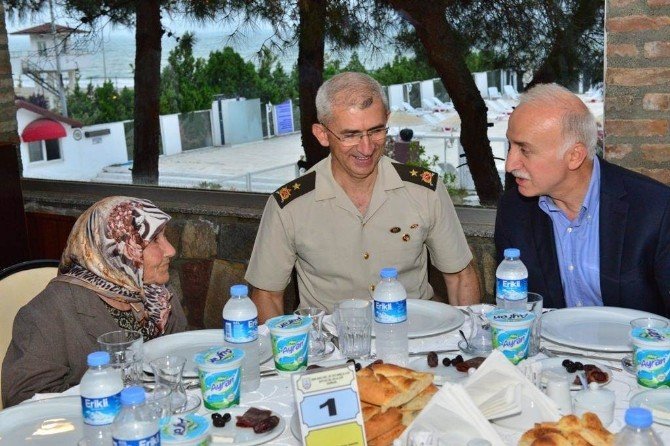 Garnizon Komutanlığı’ndan Şehit Yakınları Ve Gazilere İftar