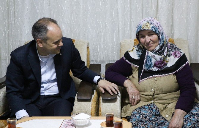 Bakan Çağatay Kılıç Samsun’da İhtiyaç Sahibi Aileleri Ziyaret Etti