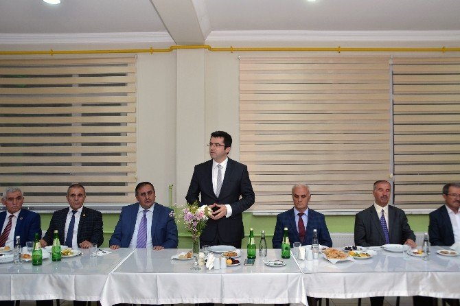 Vali Memiş Özel İdare Çalışanlarıyla İftar Yaptı