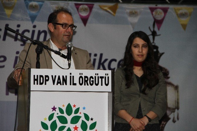 Hdp Eş Genel Başkanı Demirtaş Van’da İftar Programına Katıldı