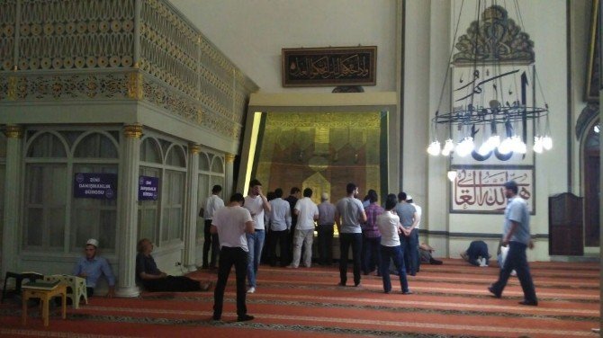 500 Yıllık Kabe Örtüsüne Büyük İlgi