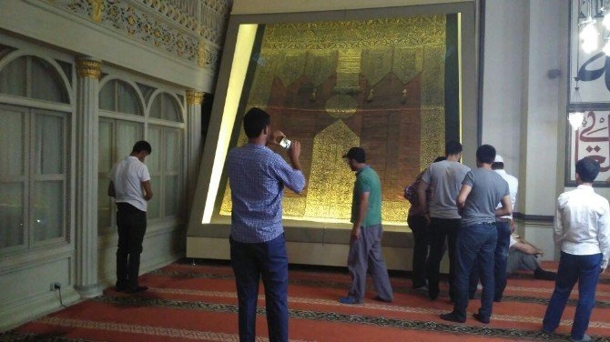 500 Yıllık Kabe Örtüsüne Büyük İlgi