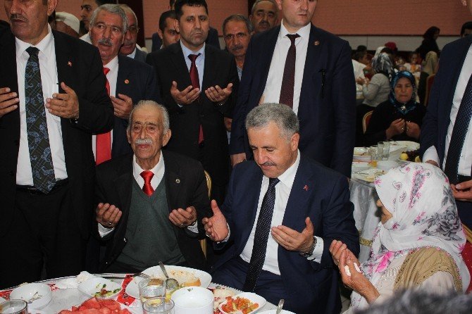 Bakan Arslan, Şehit Ve Gazi Aileleriyle İftarda Bir Araya Geldi
