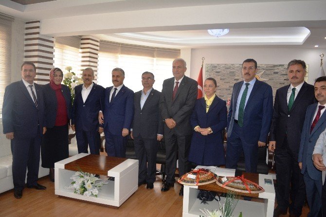 3 Bakan Ak Parti Malatya İl Başkanlığı’nı Ziyaret Etti