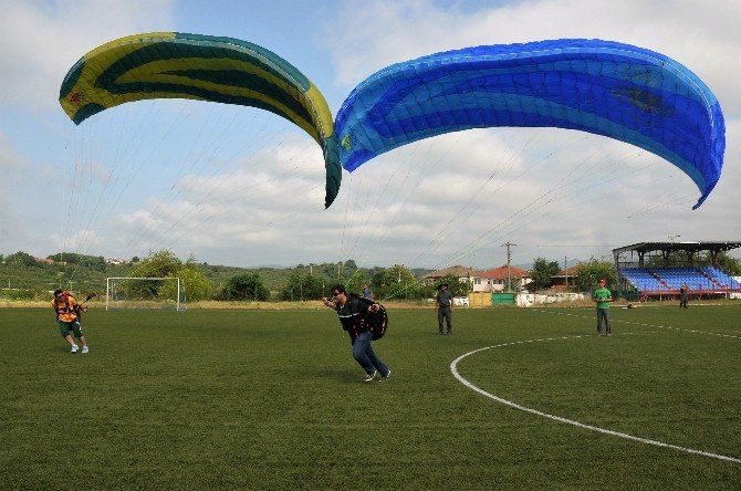 Akçakoca Yamaç Paraşütünde Cazibe Merkezi Oluyor