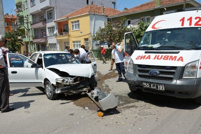 Ambulans İle Otomobil Çarpıştı: 1 Yaralı