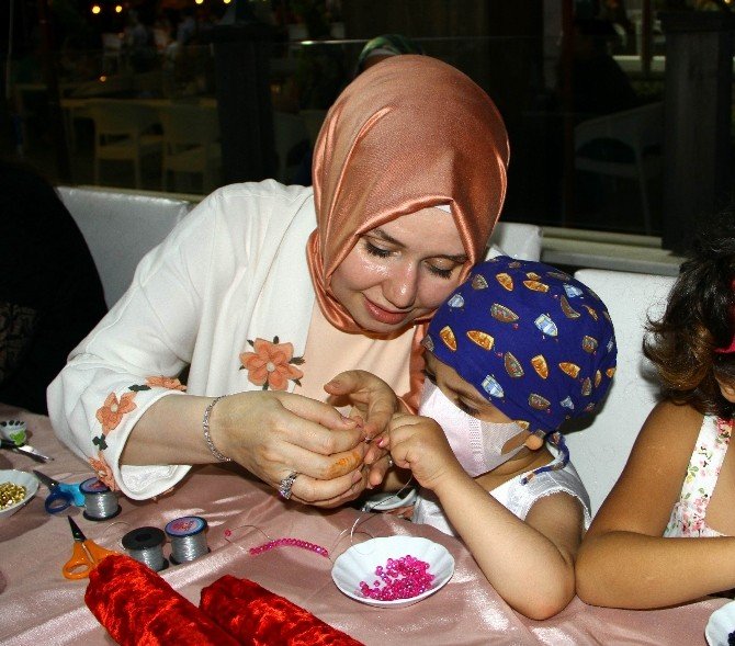 Lösemili Çocuklar İçin Bir Saatte 600 Tl Topladılar