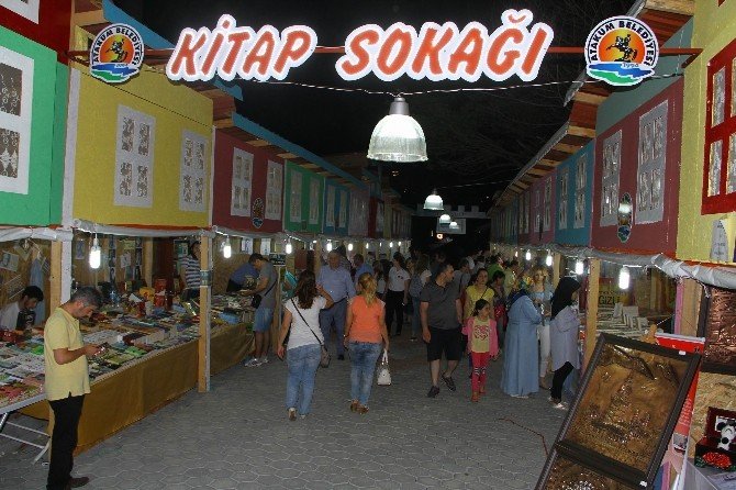 Atakum’da Kitap Sokağı Oluşturuldu