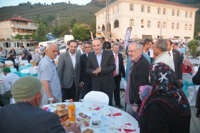 Bilim, Sanayi Ve Teknoloji Bakanı Özlü, Akçakoca’da İftara Katıldı