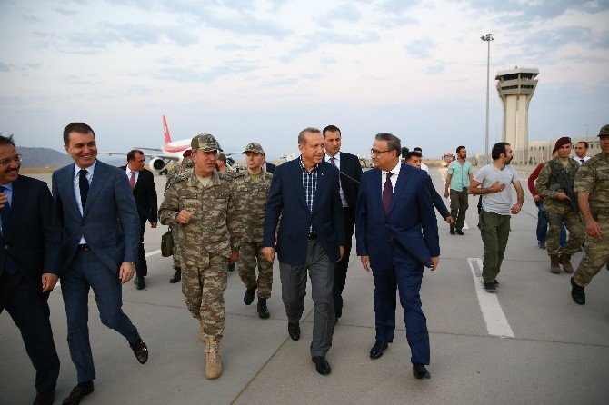 Cumhurbaşkanı Erdoğan, Silopi’de Askerlerle İftarda Bir Araya Geldi