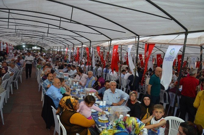 Fatsa’da 5 Bin Kişi Aynı Anda İftar Açtı