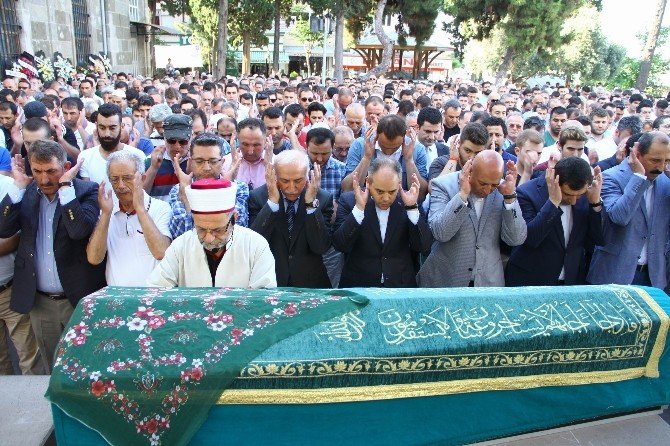 Güven Özyurt’un Annesi Toprağa Verildi