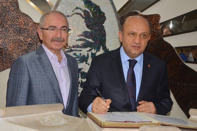 Milli Savunma Bakanı Işık Mardin’de
