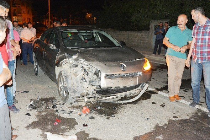 Otomobil İle Motosiklet Çarpıştı: 1 Yaralı