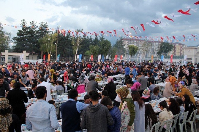 Bakan Akdağ ‘Ahde Vefa İftar Programı’na Katıldı