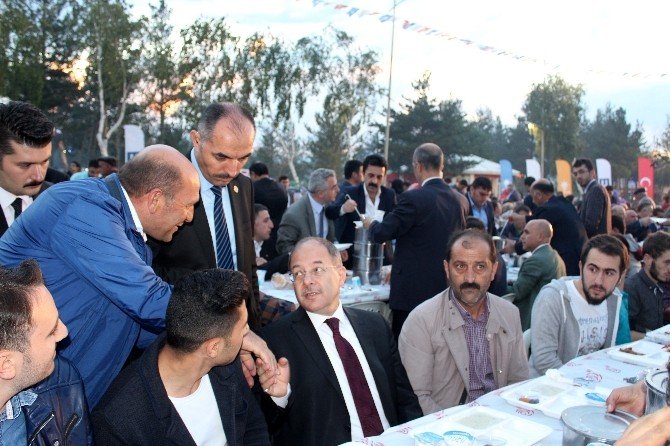 Bakan Akdağ ‘Ahde Vefa İftar Programı’na Katıldı