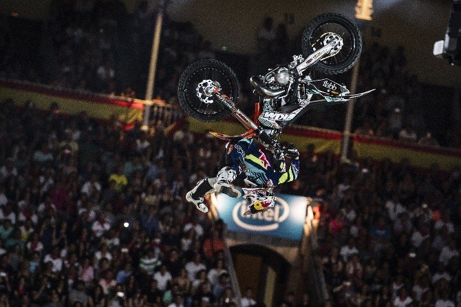Red Bull X-fighters Tarihi Las Ventas Boğa Güreşi Arenasında Yapıldı