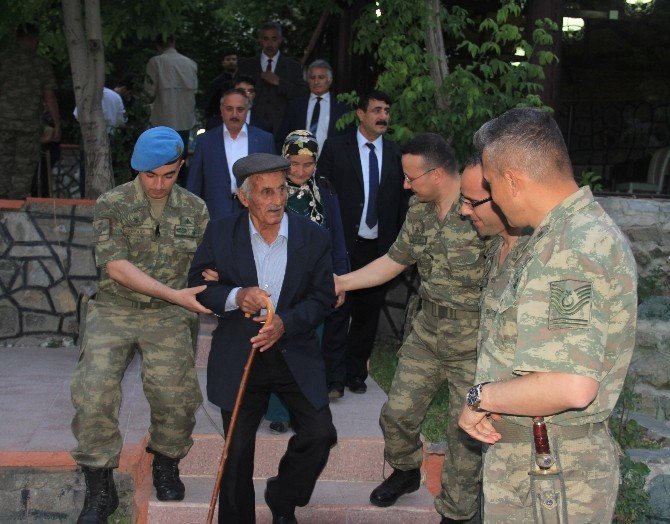 Hakkari Dağ Ve Komando Tugay Komutanlığı, Şehit Ve Gazi Yakınlarına İftar Yemeği Verdi