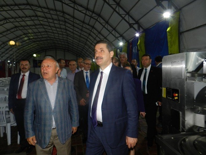 Bakan Faruk Çelik, Sahurunu Priştine’deki Ramazan Çadırında Yaptı