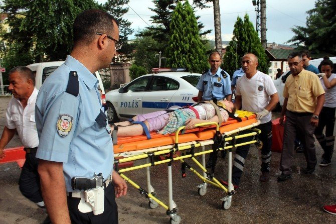 Kamyonetin Çarptığı Bisikletli Kız Yaralandı