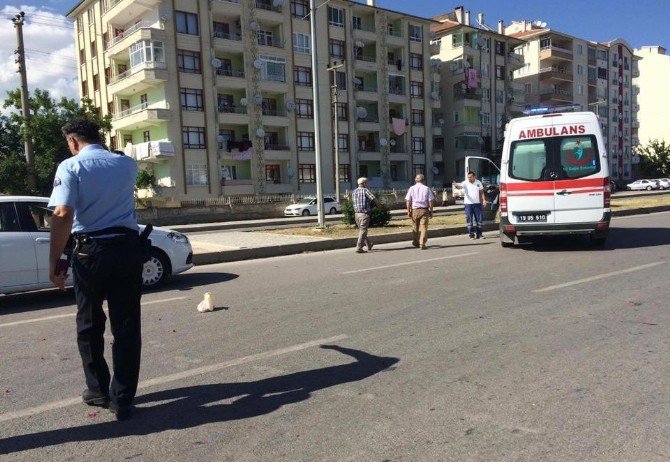 Otomobil Yayaya Çarptı