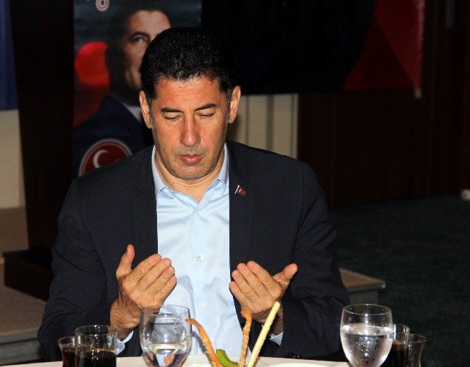 Mhp’li Sinan Oğan Prompter Kullanan Siyasileri Eleştirdi
