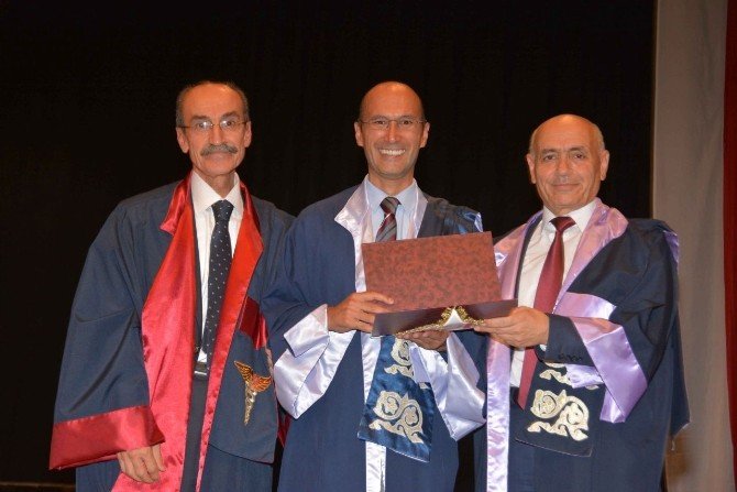 Ydü Mühendislik Fakültesi Mezunları Diplomalarını Aldı