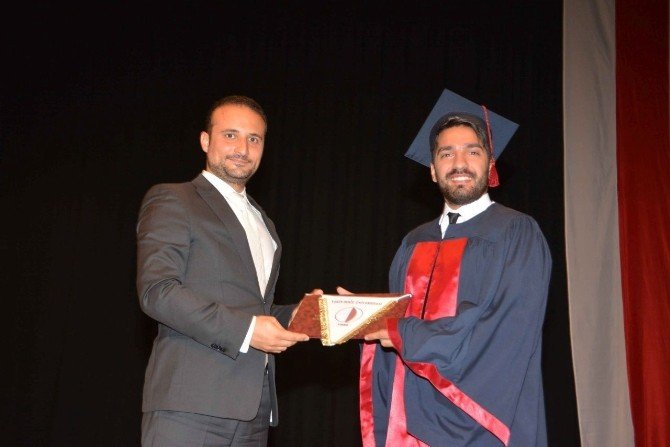 Ydü Mühendislik Fakültesi Mezunları Diplomalarını Aldı