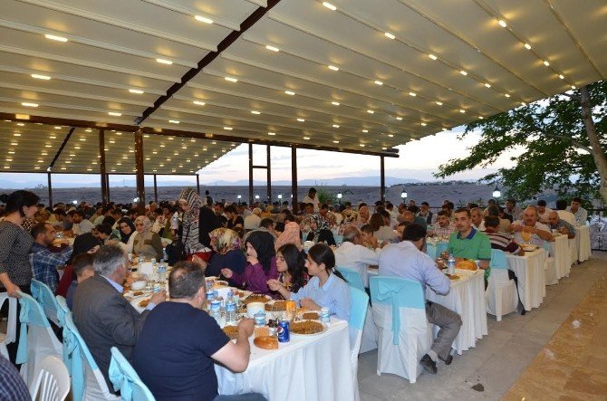 Başkan Polat, 82 Mahalle Temsilcileri Ve Ailelerine İftar Verdi