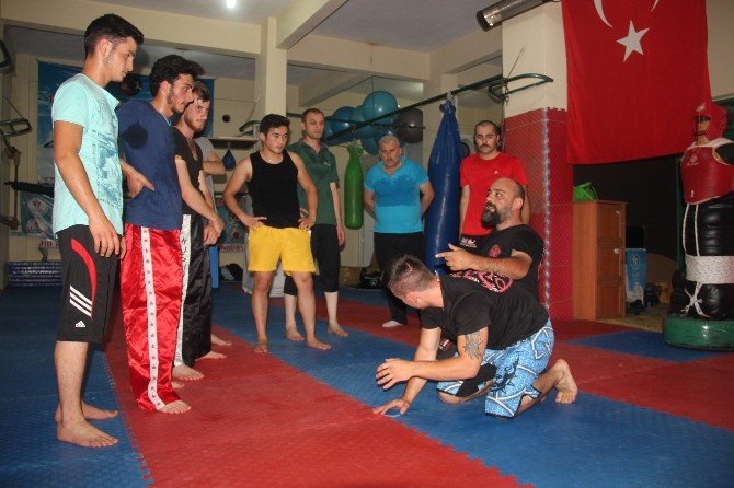 19 Mayıs’ta Karışık Dövüş Sanatları Tanıtıldı
