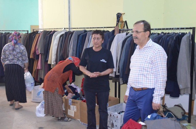 Başkan Şahin’den ’Sosyal Market’e Ziyaret