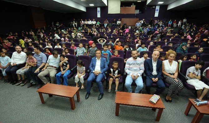 Canik’ten Misafir Çocuklara Bayramlık