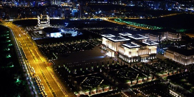 Cumhurbaşkanı Erdoğan, Esnaf Ve Vatandaşlar İle İftar Yaptı (2)