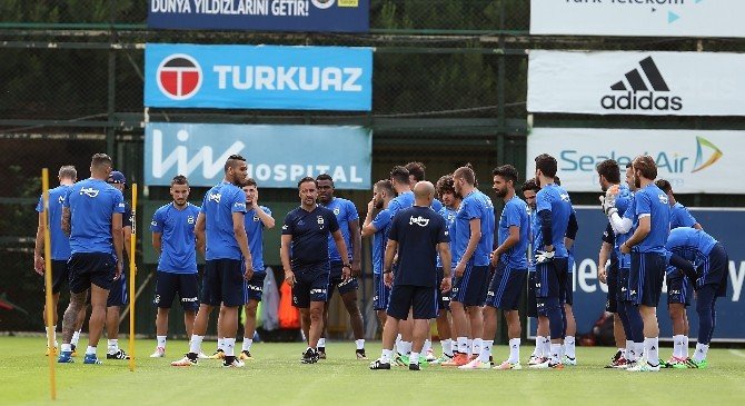 Fenerbahçe, Yeni Sezon Hazırlıklarını Sürdürüyor