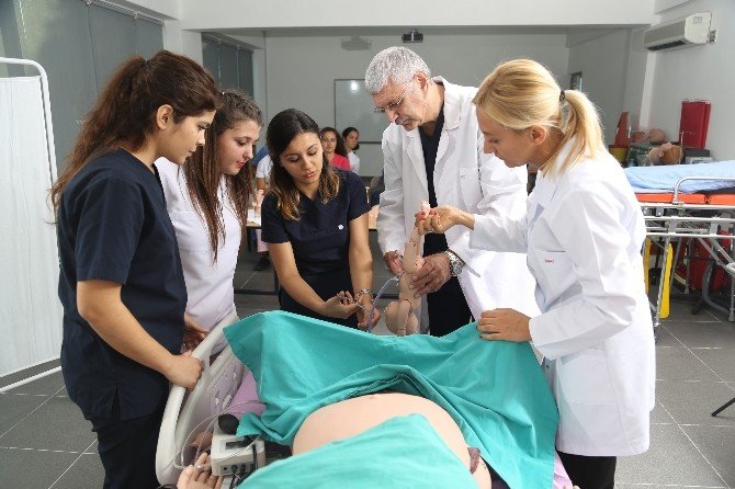 Gaü Modern Sağlık Laboratuvarları İle Eğitimde Fark Oluşturuyor