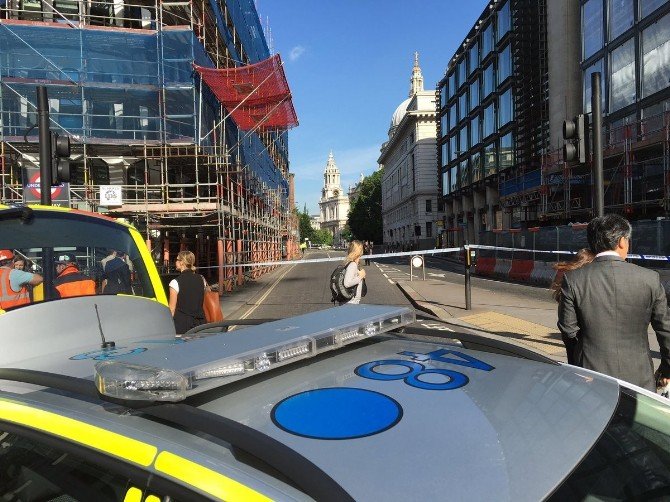 Londra’da Şüpheli Paket Alarmı