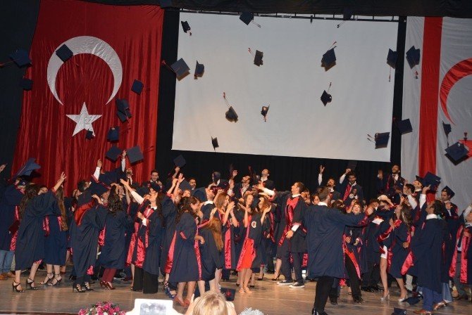 Ydü Diş Hekimliği Mezunlarını Verdi