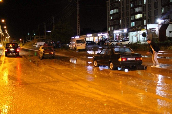 Yozgat’ta Yağmur Caddeleri Göle Çevirdi