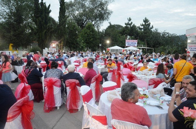 Protokol Ve Vatandaş İftarda Buluştu