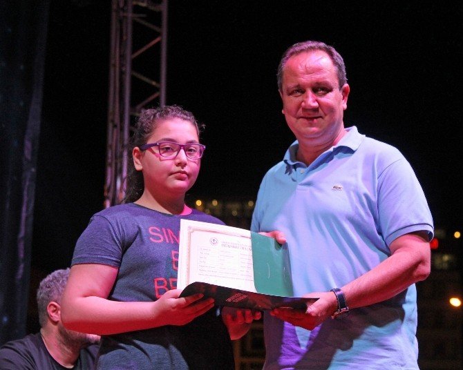 Konservatuar Mezunları Diplomalarını Aldı