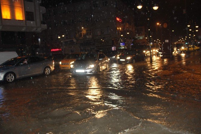 Rize’de Şiddetli Yağış Baskınlara Yol Açtı