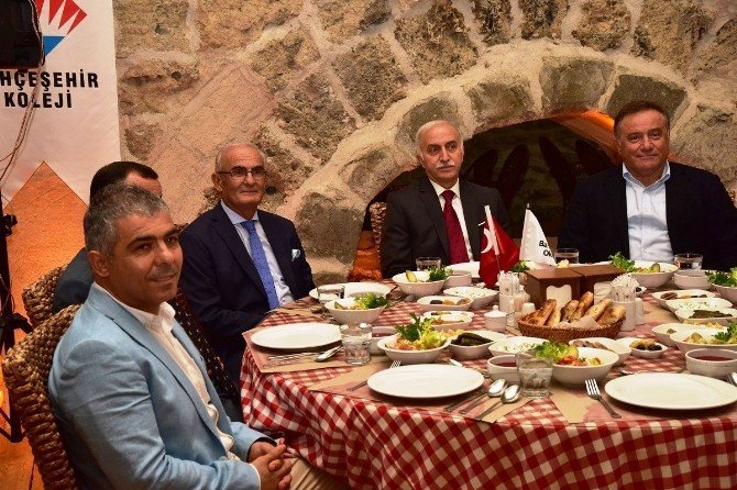Vali Ve Başkan Bahçeşehir Koleji’nin İftarına Katıldı