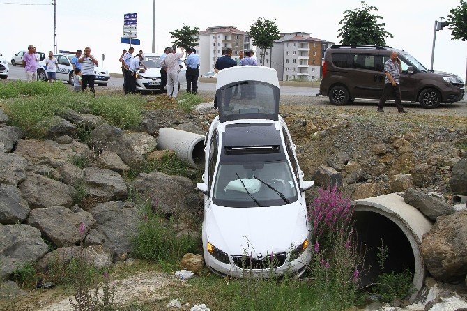 Samsun’da Kaza Yapan Araç Su Kanalına Düştü: 1 Yaralı