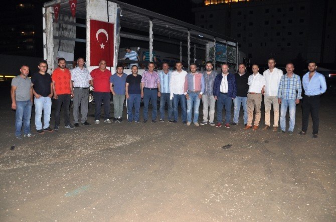 Tır Dorsesi Üzerinde İftar Yaptılar