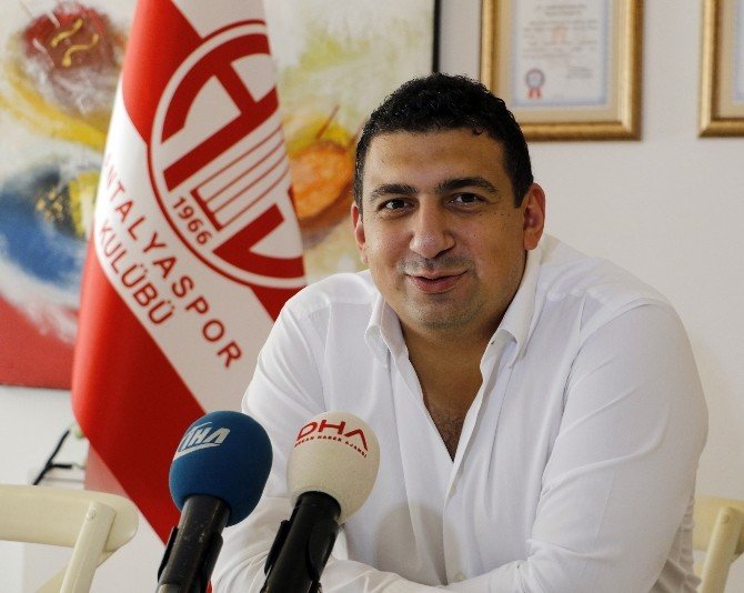 Öztürk: "Ronaldinho’yu Transfer Etmeyeceğiz”