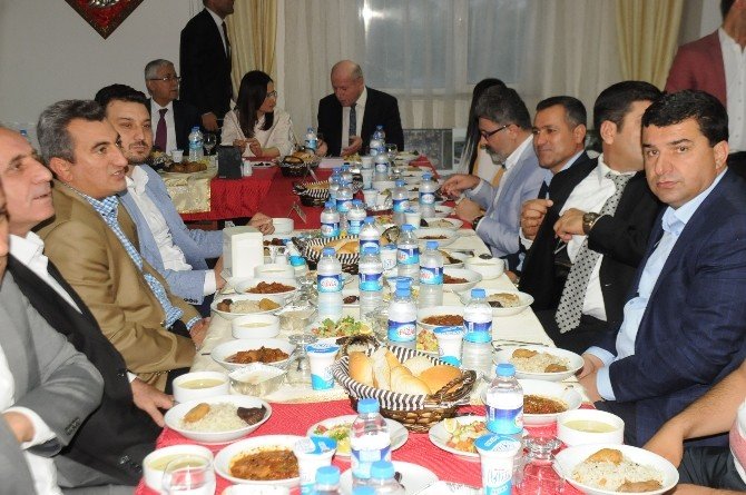 Çevre Ve Şehircilik Bakanı Özhaseki Cizre’de İftar Yaptı