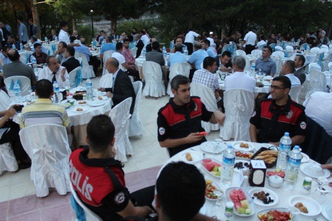 İl Emniyet Müdürlüğü Tarafında İftar Yemeği Verildi